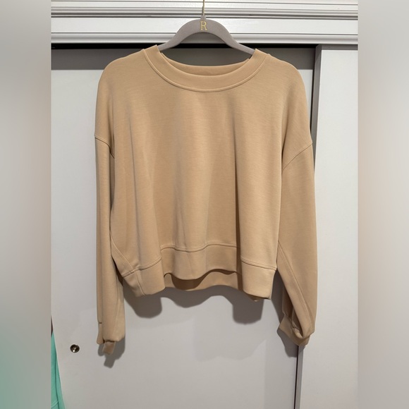 Lululemon Perfectly Oversized Cropped Crew Softstreme size 8 Prosecco Great Cond - Picture 1 of 5